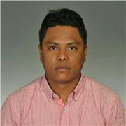 Profesor de matemática y física, ofrece clases a estudiantes de primaria y bachillerato